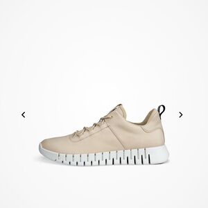 Ecco Women's Cream/ Beige Sneakers Nubuck Sneaker
ECCO Gruuv. New WO Box